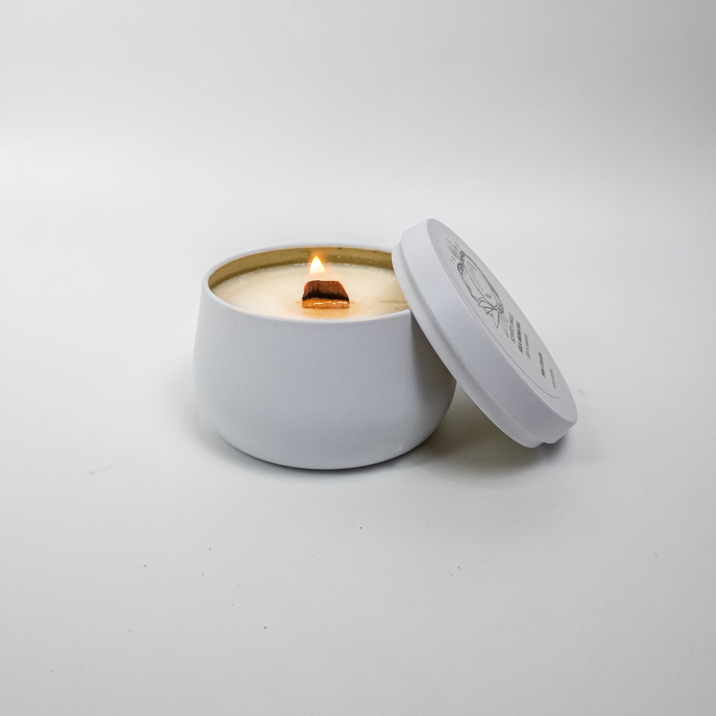 Bright white aromatic candle 8 OZ 